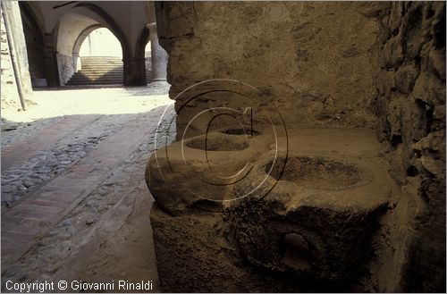 ITALY - LIGURIA - PIGNA (IM) - loggia della piazza vecchia - "Aridi" antiche misure per l'olio e il grano