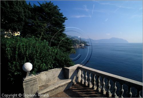 ITALY - LIGURIA - NERVI (GE) - Villa Luxoro - il parco con la terrazza affacciata sul mare