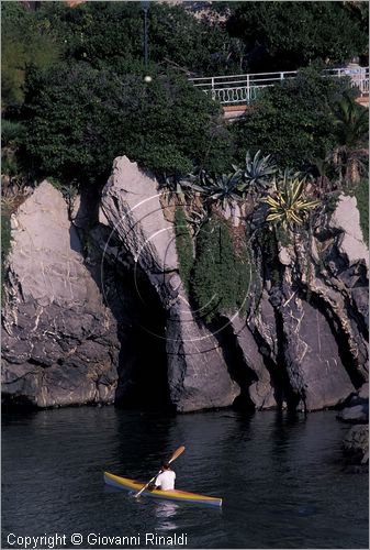 ITALY - LIGURIA - NERVI (GE) - passeggiata lungomare Anita Garibaldi sulla scogliera e una canoa