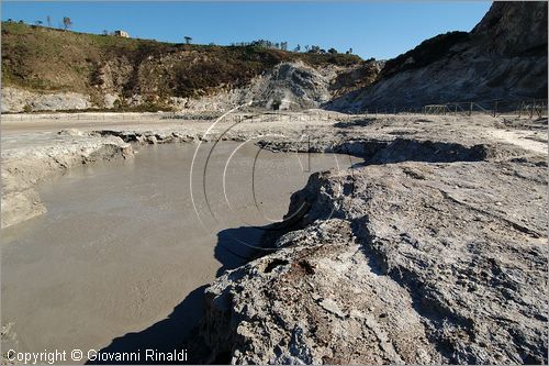 ITALY - POZZUOLI (NA) - La Solfatara - il vulcano Solfatara dal cratere ellittico (770 per 580 metri) risale a 4000 anni fa ed  l'unico dei Campi Flegrei ancora attivo con impressionanti manifestazioni fumaroliche - la Fangaia