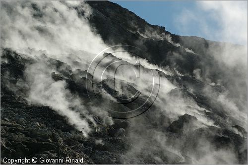 ITALY - POZZUOLI (NA) - La Solfatara - il vulcano Solfatara dal cratere ellittico (770 per 580 metri) risale a 4000 anni fa ed  l'unico dei Campi Flegrei ancora attivo con impressionanti manifestazioni fumaroliche - la Bocca Grande  la principale fumarola