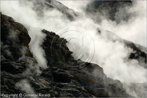 ITALY - POZZUOLI (NA) - La Solfatara - il vulcano Solfatara dal cratere ellittico (770 per 580 metri) risale a 4000 anni fa ed  l'unico dei Campi Flegrei ancora attivo con impressionanti manifestazioni fumaroliche - la Bocca Grande  la principale fumarola