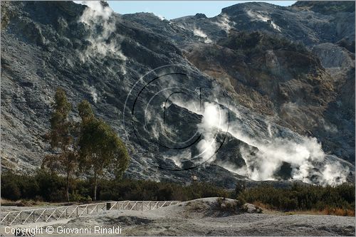 ITALY - POZZUOLI (NA) - La Solfatara - il vulcano Solfatara dal cratere ellittico (770 per 580 metri) risale a 4000 anni fa ed  l'unico dei Campi Flegrei ancora attivo con impressionanti manifestazioni fumaroliche