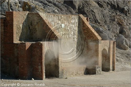 ITALY - POZZUOLI (NA) - La Solfatara - Le Stufe sono due antiche grotte scavate alla fine dell'800 per creare sudatorii naturali e successivamente rivestite in muratura, le due cavit si chiamarono "Purgatorio" e "Inferno" per le alte temperature che raggiungevano (60 e 90 gradi)