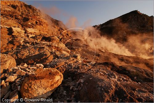 ITALY - POZZUOLI (NA) - La Solfatara - il vulcano Solfatara dal cratere ellittico (770 per 580 metri) risale a 4000 anni fa ed  l'unico dei Campi Flegrei ancora attivo con impressionanti manifestazioni fumaroliche - la Bocca Grande  la principale fumarola