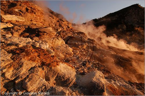 ITALY - POZZUOLI (NA) - La Solfatara - il vulcano Solfatara dal cratere ellittico (770 per 580 metri) risale a 4000 anni fa ed  l'unico dei Campi Flegrei ancora attivo con impressionanti manifestazioni fumaroliche - la Bocca Grande  la principale fumarola