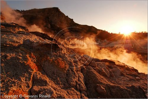 ITALY - POZZUOLI (NA) - La Solfatara - il vulcano Solfatara dal cratere ellittico (770 per 580 metri) risale a 4000 anni fa ed  l'unico dei Campi Flegrei ancora attivo con impressionanti manifestazioni fumaroliche - la Bocca Grande  la principale fumarola
