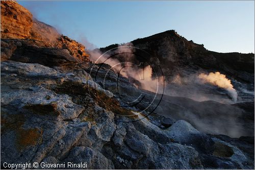 ITALY - POZZUOLI (NA) - La Solfatara - il vulcano Solfatara dal cratere ellittico (770 per 580 metri) risale a 4000 anni fa ed  l'unico dei Campi Flegrei ancora attivo con impressionanti manifestazioni fumaroliche - la Bocca Grande  la principale fumarola