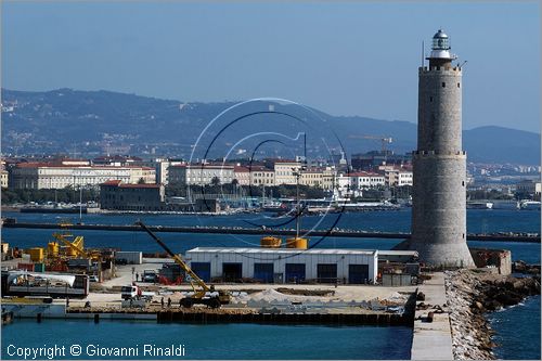 ITALY - TUSCANY - TOSCANA - LIVORNO - veduta del porto