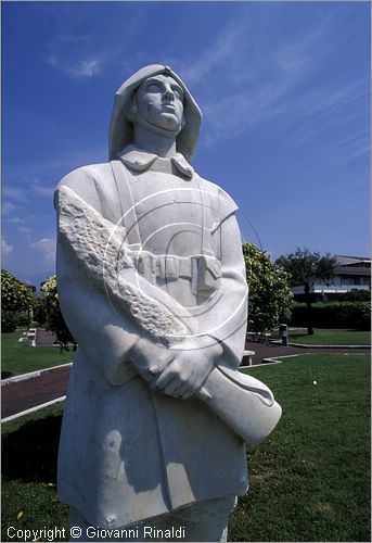 ITALY - TUSCANY - TOSCANA - Forte dei Marmi (LU) - monumento