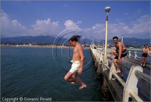 ITALY - TUSCANY - TOSCANA - Forte dei Marmi (LU) - sul lungo molo