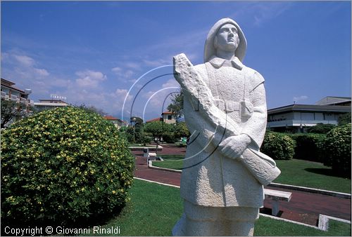 ITALY - TUSCANY - TOSCANA - Forte dei Marmi (LU) - monumento