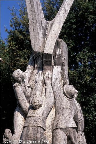 ITALY - TUSCANY - TOSCANA - Forte dei Marmi (LU) - monumento