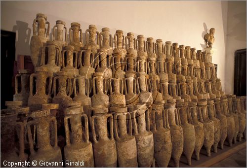 ITALY - ALBENGA (SV)
Museo Navale Romano
una parte delle anfore recuperate, dal 1950 ad oggi, nel relitto della nave oneraria tra Albenga e l'isola di Gallinara. ogni anfora conteneva 26 litri di vino e la nave ne poteva trasportare anche pi di 10.000