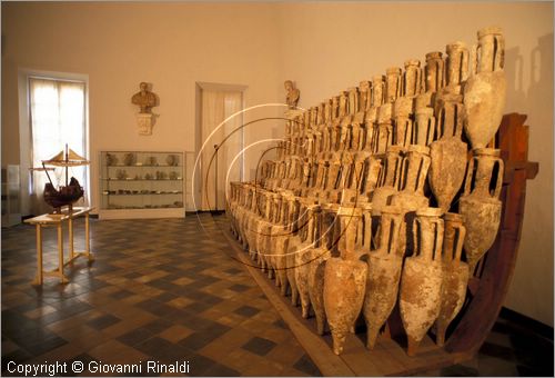 ITALY - ALBENGA (SV)
Museo Navale Romano
una parte delle anfore recuperate, dal 1950 ad oggi, nel relitto della nave oneraria tra Albenga e l'isola di Gallinara. ogni anfora conteneva 26 litri di vino e la nave ne poteva trasportare anche più di 10.000