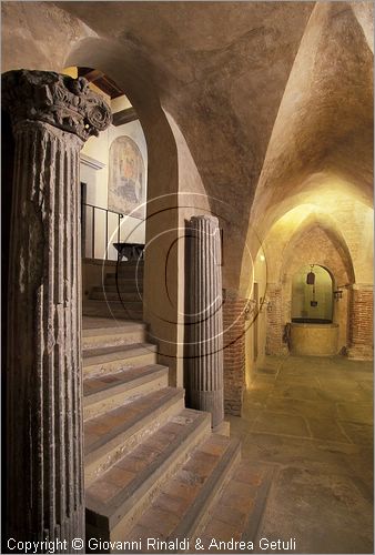 ITALY - ANGHIARI (AR) - Museo Statale di Palazzo Taglieschi - Sala I - scorcio dell'ingresso principale