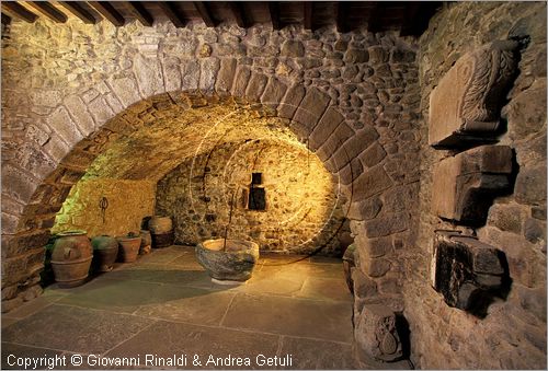 ITALY - ANGHIARI (AR) - Museo Statale di Palazzo Taglieschi - Sala IV (Sala delle Grotte) - Macina per colori del secolo XV-XVI