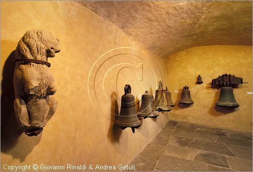 ITALY - ANGHIARI (AR) - Museo Statale di Palazzo Taglieschi - Sala V: campane del secolo XIV e leone