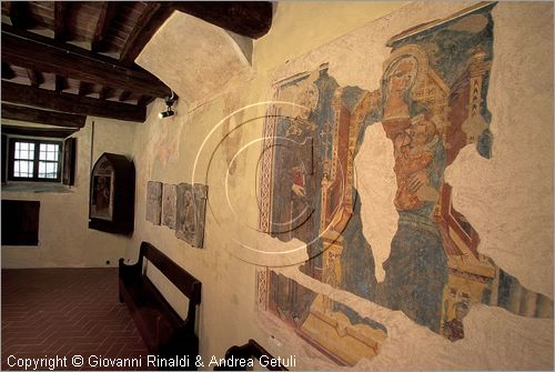 ITALY - ANGHIARI (AR) - Museo Statale di Palazzo Taglieschi - Sala VII: a destra affresco  con la Madonna che allatta con San Francesco di scuola aretina