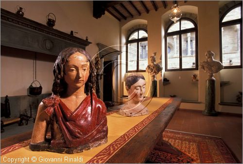 ITALY - AREZZO
Casa Museo Ivan Bruschi
secondo piano terra: Sala del Camino
busto di San Giovannino di terracotta dipinta di Benedetto Buglioni (seconda met XV secolo)