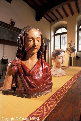 ITALY - AREZZO
Casa Museo Ivan Bruschi
secondo piano terra: Sala del Camino
busto di San Giovannino di terracotta dipinta di Benedetto Buglioni (seconda met XV secolo)