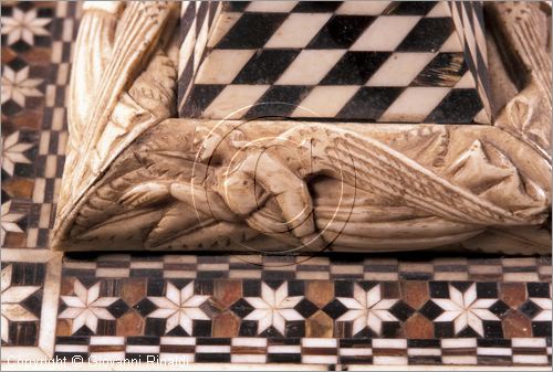 ITALY - AREZZO
Casa Museo Ivan Bruschi
cofanetto in legno e osso scolpito a rilievo con tarsia in legno e avorio (produzione Italia settentrionale, primo terzo XV secolo)