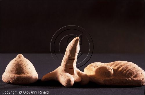 ITALY - AREZZO
Casa Museo Ivan Bruschi
mammella, fallo e utero votivi in argilla modellata a stampo (IV-II secolo a.C.)