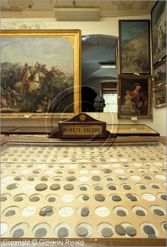 ITALY - CATANZARO
Museo Provinciale presso Villa Trieste
veduta della prima sala con al centro la collezione di monete  antiche