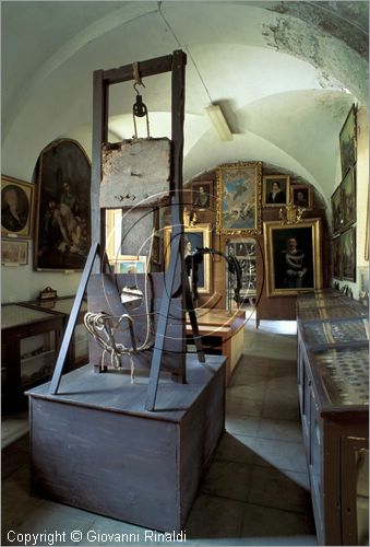 ITALY - CATANZARO
Museo Provinciale presso Villa Trieste
veduta della seconda sala con la ghigliottina borbonica, con la quale venne giustiziatoFrancesco Monaco per i moti del 1821