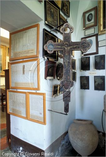 ITALY - CATANZARO
Museo Provinciale presso Villa Trieste
terza sala: croce reliquario dipinta nel 1535 da fra' Michele de Anzoi