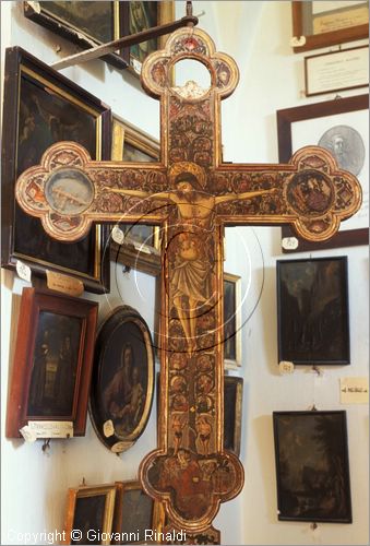 ITALY - CATANZARO
Museo Provinciale presso Villa Trieste
terza sala: croce reliquario dipinta nel 1535 da fra' Michele de Anzoi
