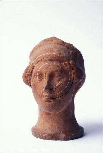 ITALY - COSENZA
Museo Civico Archeologico
testina in terracotta proveniente dalla necropoli in localit Pantoni di et ellenistica