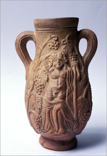 ITALY - COSENZA
Museo Civico Archeologico
oinophoros di ceramica a rilievo a due facce proveniente dalla necropoli Cannuzze (III secolo a.C.)