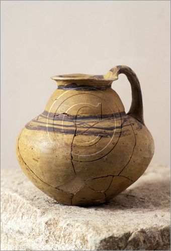 ITALY - COSENZA
Museo Civico Archeologico
vaso a bocca stretta con motivi geometrici proveniente dalla necropoli Torre di Mordillo