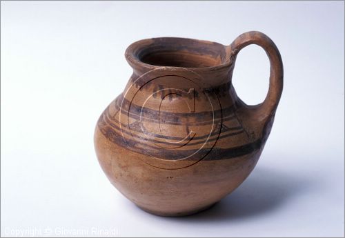 ITALY - COSENZA
Museo Civico Archeologico
vaso con motivi geometrici proveniente dalla necropoli Torre di Mordillo