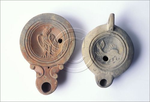 ITALY - COSENZA
Museo Civico Archeologico
lucerne in terracotta provenienti dalla localit Grotte del Mulino (I-II secolo d.C.)