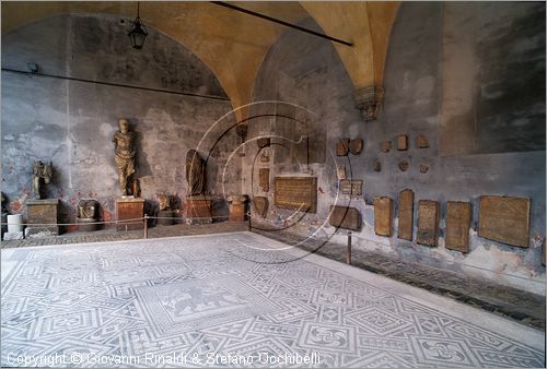 ITALY - FANO (PS) - Museo Civico e Pinacoteca nel Palazzo Malatestiano - sottoportico con una raccolta lapidaria (in fondo la statua dell'imperatore Claudio) e il mosaico della pantera del II secolo d.C.