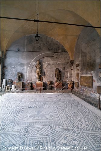 ITALY - FANO (PS) - Museo Civico e Pinacoteca nel Palazzo Malatestiano - sottoportico con una raccolta lapidaria (in fondo la statua dell'imperatore Claudio) e il mosaico della pantera del II secolo d.C.