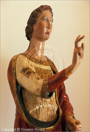 ITALY - MONTALCINO (SI) - Museo Civico e Diocesano d'Arte Sacra: sala A - Angelo Annunciante (legno intagliato e dipinto del 1370 da Angelo di Nalduccio)
