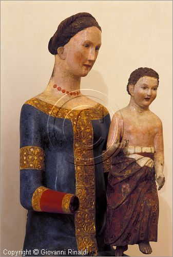 ITALY - MONTALCINO (SI) - Museo Civico e Diocesano d'Arte Sacra: sala A: Madonna col Bambino (legno intagliato e dipinto della seconda met del '300 da Angelo di Nalduccio?)