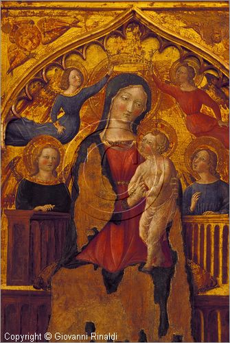 ITALY - MONTALCINO (SI) - Museo Civico e Diocesano d'Arte Sacra: sala C: Madonna col Bambino incoronata dagli Angeli (tempera su tavola di Lorenzo di pietro detto il Vecchietta)