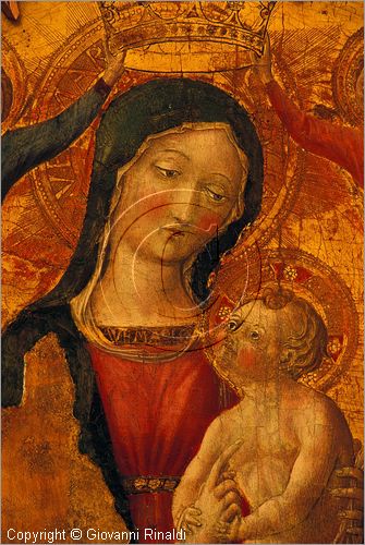 ITALY - MONTALCINO (SI) - Museo Civico e Diocesano d'Arte Sacra: sala C: Madonna col Bambino incoronata dagli Angeli (tempera su tavola di Lorenzo di pietro detto il Vecchietta) - particolare