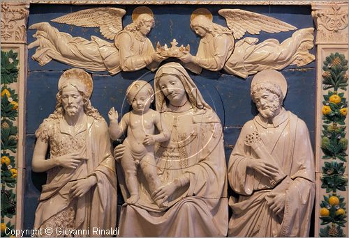 ITALY - MONTALCINO (SI) - Museo Civico e Diocesano d'Arte Sacra: sala D: Madonna col Bambino Incoronata da due Angeli (terracotta invetriata di Andrea della Robbia)