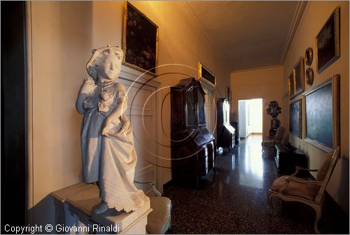 ITALY - NERVI (GE) - Museo Giannettino Luxoro - corridoio del secondo piano