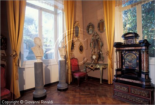 ITALY - NERVI (GE) - Museo Giannettino Luxoro - salottino attiguo al salone delle feste. a destra uno dei colossali orologi della collezione Luxoro