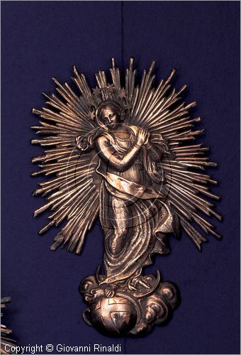 ITALY - NERVI (GE) - Museo Giannettino Luxoro - la stanza da letto - acquasantiera in argento