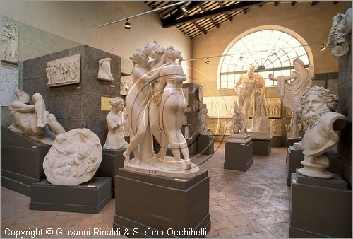 ITALY - PERUGIA - Museo dell'Accademia - Gipsoteca - copia in gesso da originale delle Tre Grazie del Canova