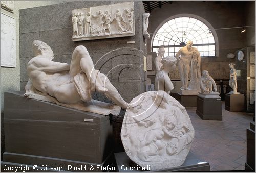 ITALY - PERUGIA - Museo dell'Accademia - Gipsoteca - copia in gesso dall'allegoria del Giorno e Tondo Taddei di Michelangelo