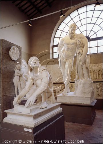 ITALY - PERUGIA - Museo dell'Accademia - Gipsoteca - copia in gesso da scita punitore (III secolo a.C.) - dietro Ercole in riposo tratto dalla statua in marmo dello scultore greco Glycon (III secolo a.C.)