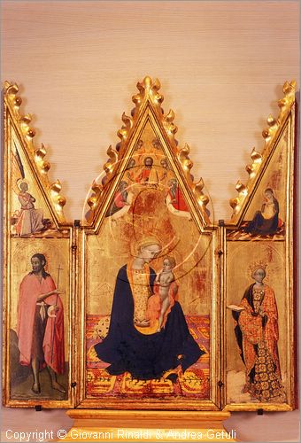 ITALY - PIENZA (SI) - Museo Diocesano d'Arte Sacra - sala 2: Tabernacolo con Madonna dell'Umilt, nelle ante San Giovanni Battista, Santa Caterina d'Alessandria e nelle cuspidi Annunciazione (Maestro dell'Osservanza - 1440 circa)